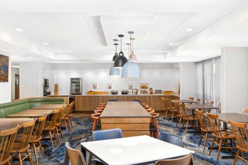 Posezení v ubytování Fairfield Inn by Marriott Evansville East