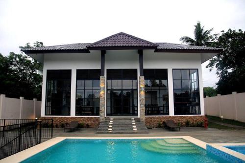 Hồ bơi trong/gần Villa Ariana Family Getaway