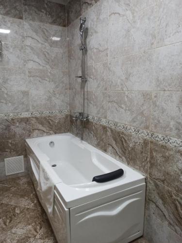 Bilik mandi di "S" Boutique Hotel