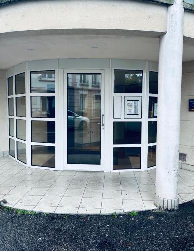 a building with glass doors on a sidewalk at le marnie in Metz