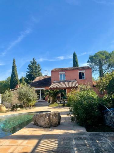 Villa Provençale climatisée près Aix en Provence Piscine securisée alarme