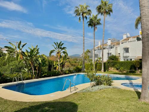 Luxury Golden Mile Townhouse near Puente Romano - EaW Homes