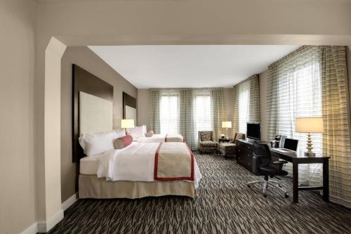 Una cama o camas en una habitación de Fairfield Inn & Suites by Marriott Keene Downtown