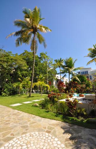 Ein Garten an der Unterkunft Instyle Residences at Infiniti Blu