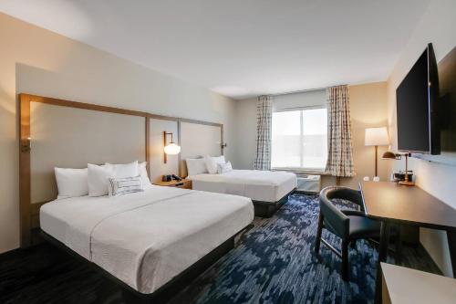 Letto o letti in una camera di Fairfield Inn & Suites Bardstown