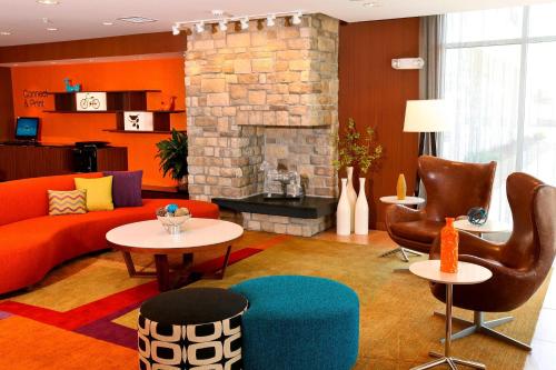 a living room with a couch and a fireplace at Fairfield Inn & Suites by Marriott Omaha Papillion in Papillion