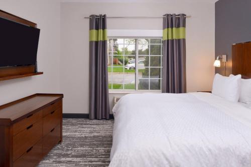 a hotel room with a bed and a window at Four Points By Sheraton Mount Prospect O’Hare in Mount Prospect