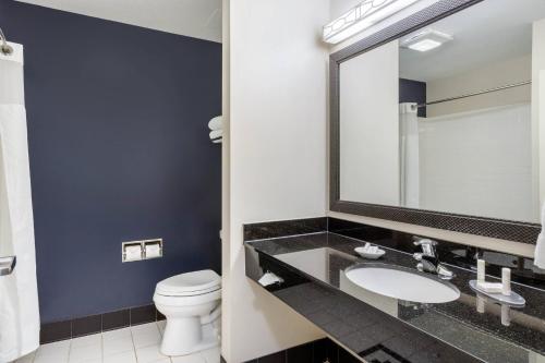 Koupelna v ubytování Fairfield Inn & Suites by Marriott Houston Conroe