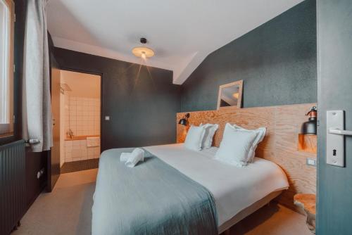 a bedroom with a large bed and a bathroom at ho36 Les Menuires in Les Menuires