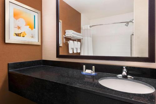 a bathroom with a sink and a mirror at Fairfield Inn & Suites by Marriott Mankato in Mankato