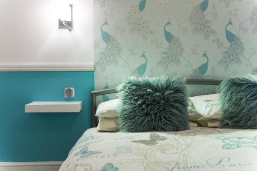 Ένα ή περισσότερα κρεβάτια σε δωμάτιο στο White Home Apartment