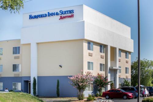 a rendering of the front of a hotel at Fairfield Inn by Marriott Lumberton in Lumberton