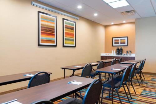 Konferenční prostory v ubytování Fairfield Inn & Suites by Marriott West Monroe