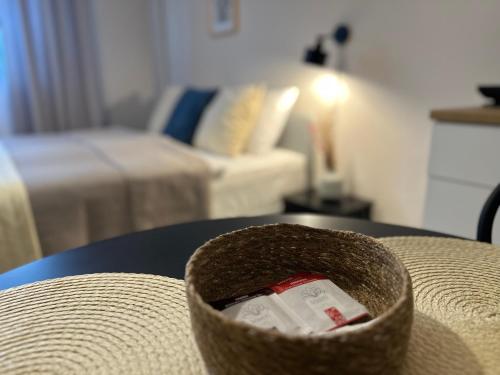 a basket sitting on a table in a living room at APARTAMENTY LAVENDERIA z widokiem na Górę Parkową, blisko centrum in Kudowa-Zdrój