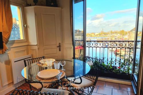 Key West - charming studio ON the port of Honfleur - Superb 360 view