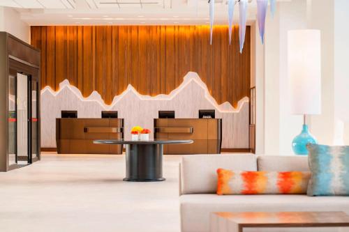 Ένα ή περισσότερα κρεβάτια σε δωμάτιο στο Delta Hotels by Marriott St. John's Conference Centre