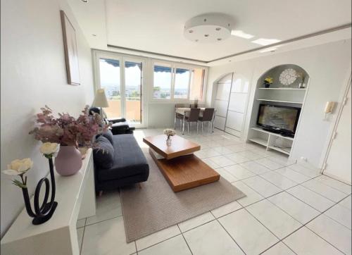 Spacious &nice apartment with balcony and parking