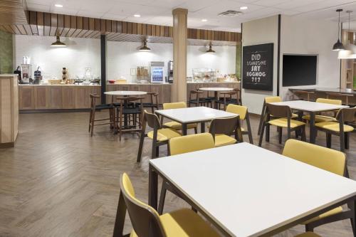 Restaurace v ubytování Fairfield Inn & Suites by Marriott Fort Collins South