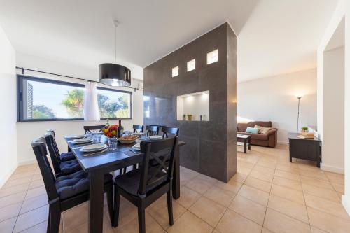 Townhouse Ocean Joy -com Piscina e BBQ em Albufeira