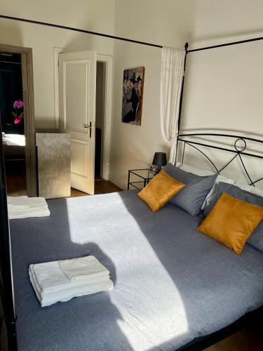 a bedroom with a large bed with orange and blue pillows at Angelo ai Musei Vaticani bilocale in Rome