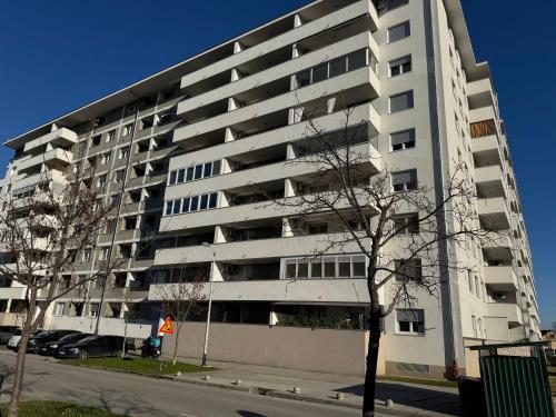 Close to center big terrace city tram Private parking place in garage fast WIFI Super king size bed grocery 1min