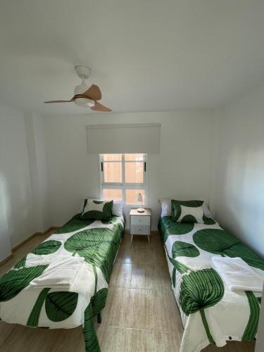 Postel nebo postele na pokoji v ubytování AticoSunsetCallaobeach