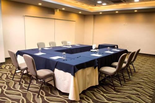 a conference room with a long table and chairs at Four Points by Sheraton Queretaro Norte in Querétaro