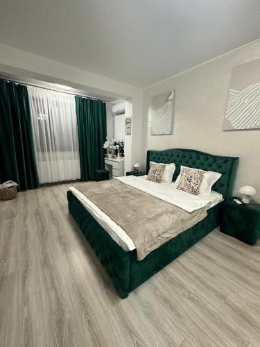 Ένα ή περισσότερα κρεβάτια σε δωμάτιο στο Glamorous Galați