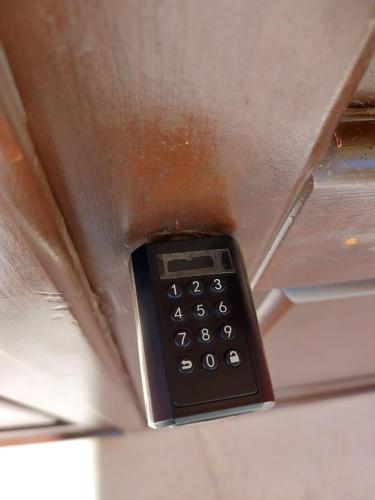 a remote control sitting in the corner of a ceiling at Relax Rurale in Fienile Nuovo Malea