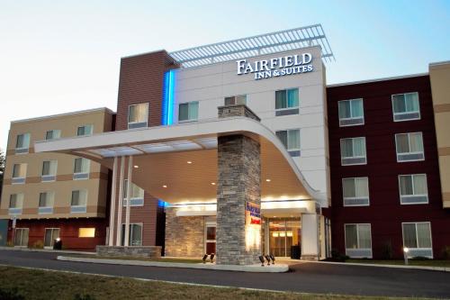 a hotel building with an entrance to a building at Fairfield Inn & Suites by Marriott Stroudsburg Bartonsville/Poconos in Stroudsburg