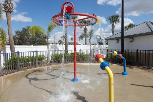 a water park with a water fountain at Four Points by Sheraton Orlando International Drive in Orlando