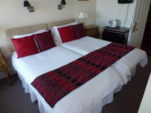 Katil atau katil-katil dalam bilik di Royal Hotel (Adults Only)