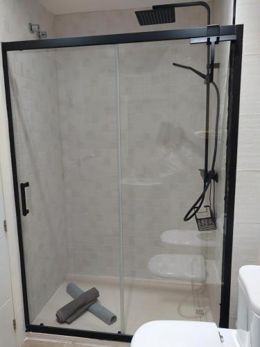 a glass shower in a bathroom with a toilet at Ático acogedor, céntrico y a 2 min de la playa. in Fuengirola