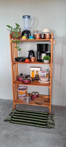 a shelf filled with lots of dishes and bowls at Chalé sol de Macapá 1- Sua Casa pertinho do Mar in Luis Correia