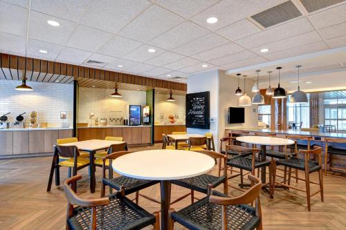 a restaurant with tables and chairs and a counter at Fairfield Inn & Suites by Marriott Selinsgrove in Selinsgrove