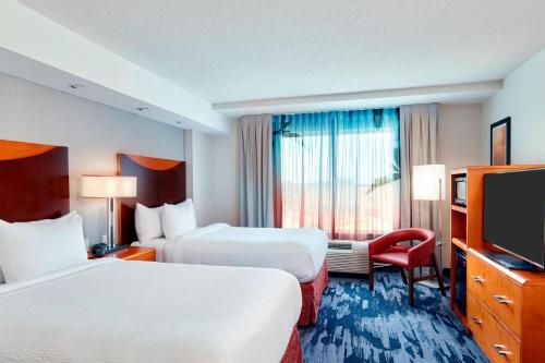 Fairfield Inn Suites Indianapolis Downtown Image