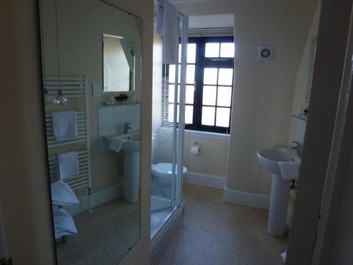 Bilik mandi di Royal Hotel (Adults Only)