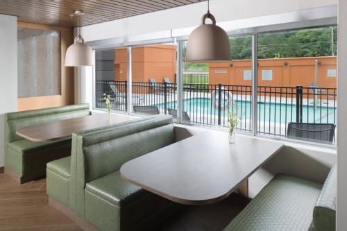 Πισίνα στο ή κοντά στο Fairfield Inn & Suites by Marriott Athens