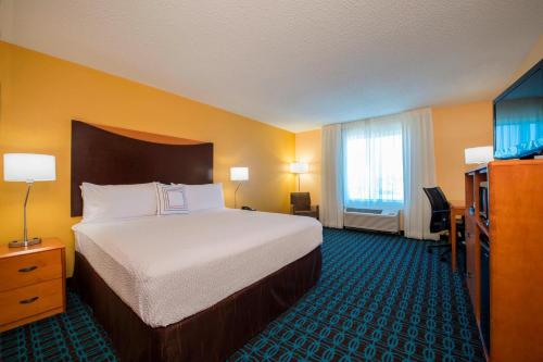 Letto o letti in una camera di Fairfield Inn & Suites by Marriott Greenwood