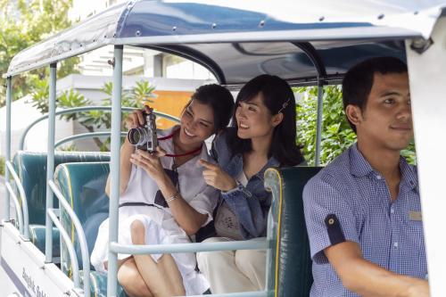 a group of three people riding on a bus at Four Points by Sheraton Bangkok, Sukhumvit 15 in Bangkok
