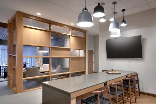 Кухня или мини-кухня в Fairfield Inn & Suites by Marriott Virgin Zion National Park
