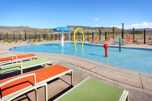 Бассейн в Fairfield Inn & Suites by Marriott Virgin Zion National Park или поблизости