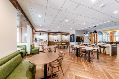Restaurace v ubytování Fairfield Inn & Suites by Marriott Gainesville I-35