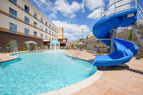 a water slide in a pool in a hotel at Fairfield Inn & Suites by Marriott Pigeon Forge in Pigeon Forge