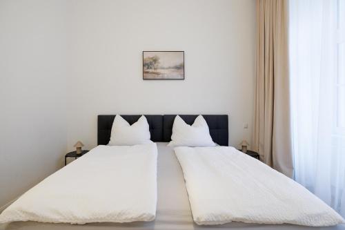 Stylish 1-Bedroom 2-Bath by Canal Minutes from Historic Centre