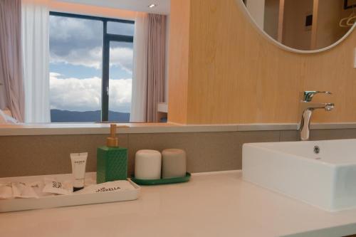 Ένα μπάνιο στο Yexu ananda Garden Hotel