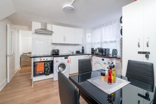 a kitchen with a washer and dryer at Modern 2Bed North London Flat by D3 Short Stay, Sleeps 6, Private Yard in London