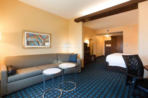 Гостиная зона в Fairfield Inn & Suites by Marriott Clearwater Beach