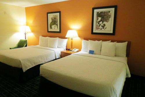 two beds in a hotel room with two lamps at Fairfield Inn & Suites Mount Vernon Rend Lake in Mount Vernon
