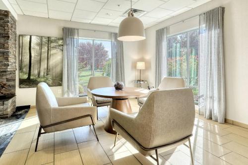 a dining room with a table and chairs and windows at Fairfield Inn & Suites by Marriott Harrisburg West/New Cumberland in New Cumberland